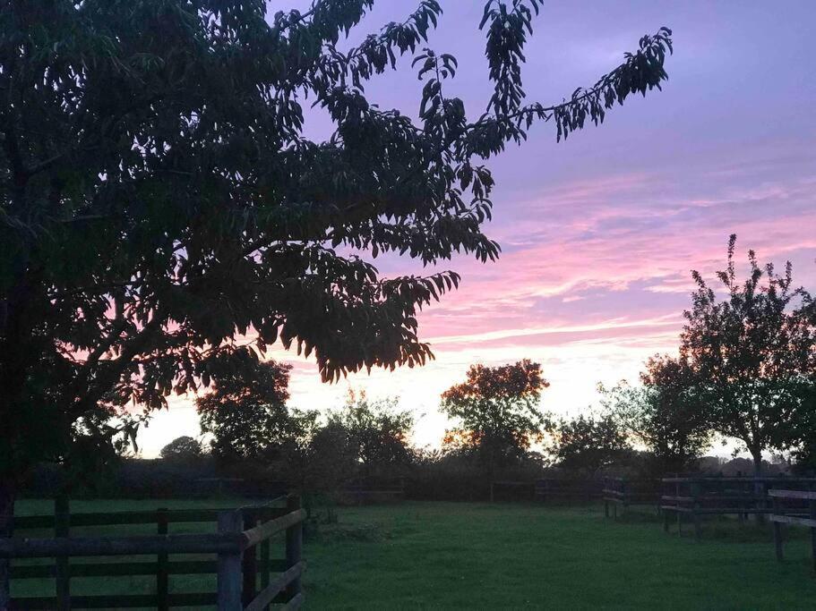 Beautiful Rural Apt, Walking Distance To Three Choirs Vineyard/Brassiere Gloucestershire Apartman Newent Kültér fotó